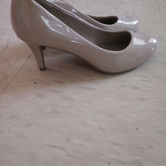 High Heels - Picture 2 of 5